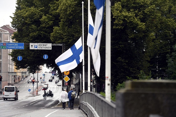 Drapeaux en berne à Turku, Finlande, ce 19 août 2017. (VESA MOILANEN/AFP/Getty Images)