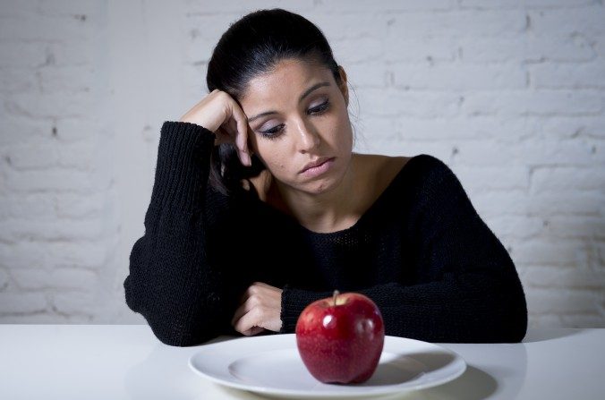 À cause du stress de la transition entre les études secondaires et l’université, beaucoup d’étudiants développent des troubles alimentaires. (Marcos Mesa Sam Wordley/Shutterstock)