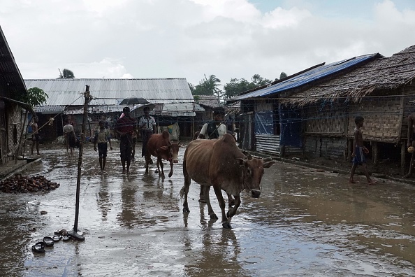 Photo prise le 1er septembre, montrant l’exode et la catastrophe humanitaire ayant lieu actuellement en Birmanie. (STR/AFP/Getty Images)