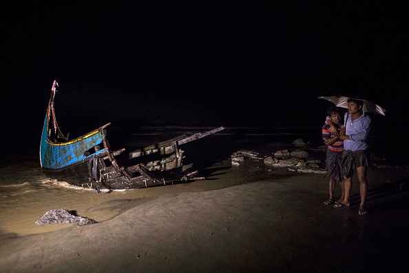 Une embarcation de Rohingyas, partie mercredi soir d'un village côtier de l’État Rakhine vers le Bangladesh, a coulé à quelques encablures de la terre ferme. Les eaux du golfe du Bengale ont charrié 15 corps, dont ceux de 10 enfants.
(Paula Bronstein/Getty Images)