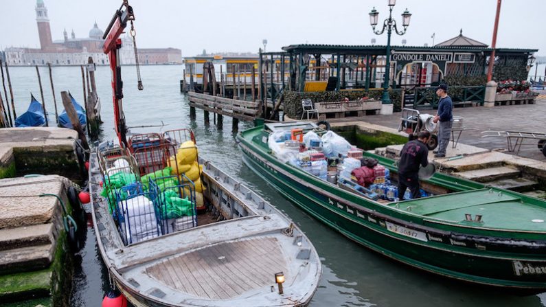 Des bateaux de livraison à Venise (2016). (Tim Abbott/Flickr, CC BY-NC-SA)