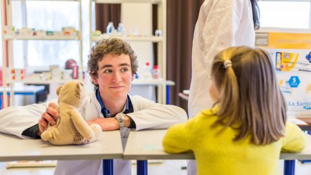 Épuisement, dépression, suicide : comment protéger les étudiants en médecine