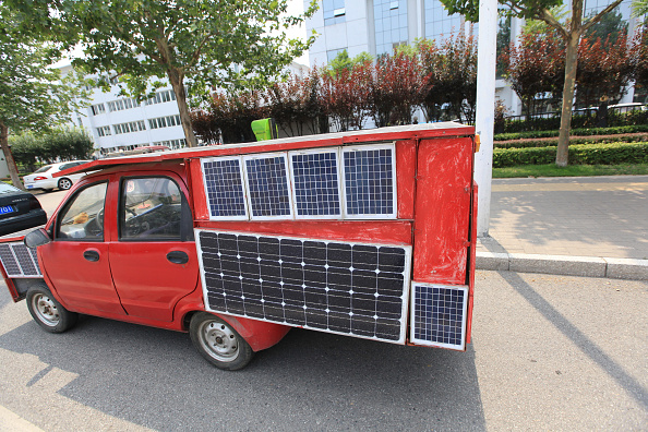 Et pourquoi pas des moteurs à eau ou des voitures solaires...
 (Photo by VCG) 