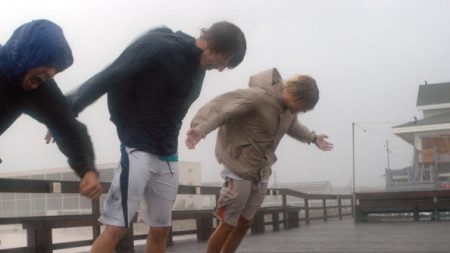 L’ouragan Ophelia arrive en Irlande