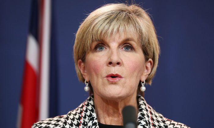 Julie Bishop, ministre australienne des Affaires étrangères, lors de la conférence de presse à Sydney, Australie, le 27 juillet 2017. Mme Bishop a déclaré le 16 octobre que l'Australie est prête à accueillir les étudiants étrangers, y compris les étudiants chinois, mais qu’ils doivent respecter l'ouverture et la liberté d'expression existant en Australie. (Photo par Brendon Thorne / Getty Images)