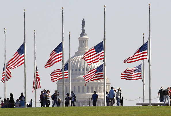 Des drapeaux américains flottent à Washington, DC. (Mark Wilson/Getty Images)