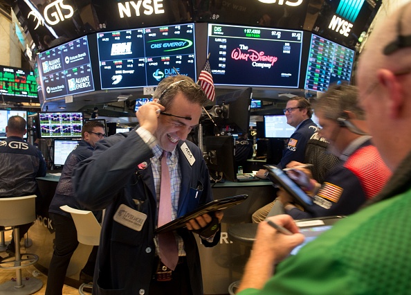 Des "traders" à la Bourse de New York. 
(BRYAN R. SMITH/AFP/Getty Images)