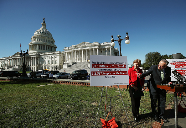 Schumer et Warren révèlent un nouveau rapport sur les avantages du régime fiscal Trump. - 
(Mark Wilson / Getty Images)

