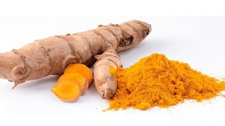 Le curcuma, ou safran des Indes, appartient à la famille du gingembre. (Wikimédia)