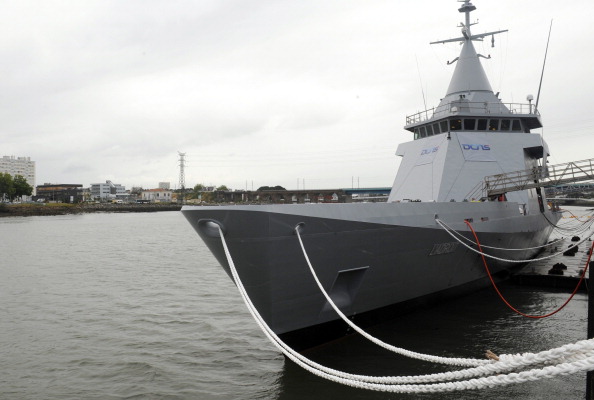 La Corvette Gowind 'L'Adroit' est ancrée dans le port de Lorient le 17 juin 2011. Fabriquée par le groupe de construction naval français DNCS, la corvette OPV Gowind peut embarquer 29 personnes et vont aussi vite que 21 nœuds.
(FRED TANNEAU / AFP / Getty Images)