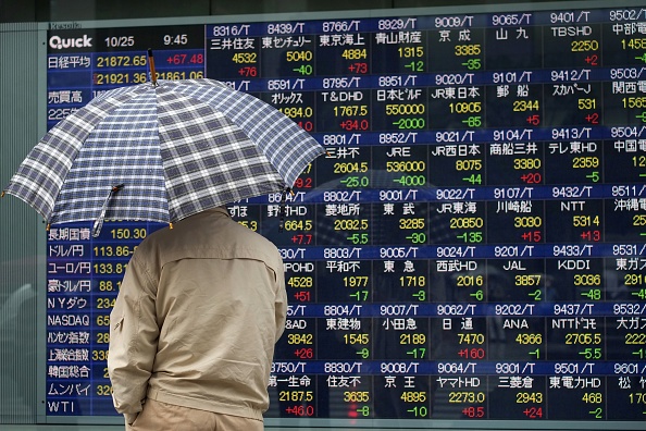 Les chiffres de la Bourse de Tokyo à Tokyo au 25 octobre 2017. 
(KAZUHIRO NOGI / AFP / Getty Images)