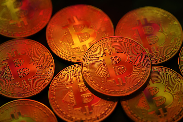 Le Bitcoin flambe.
"N'investissez que ce que vous êtes prêts à perdre".
(Dan Kitwood/Getty Images)
