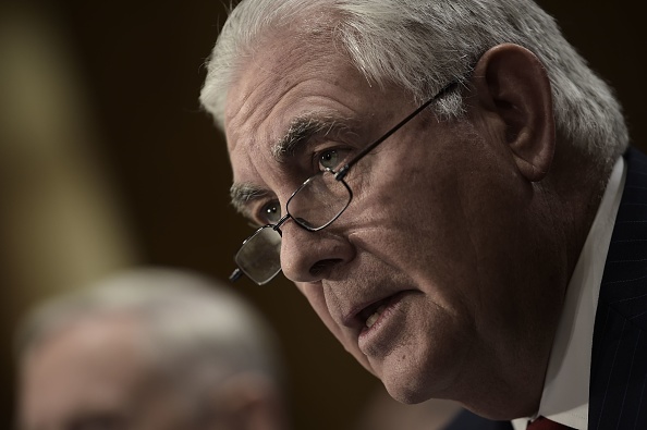 Le secrétaire d'Etat américain Rex Tillerson témoigne lors d'une audience plénière du Comité sur les autorisations d'utilisation de la force militaire du point de vue de l'administration au Capitole le 30 octobre 2017. (BRENDAN SMIALOWSKI / AFP / Getty Images)