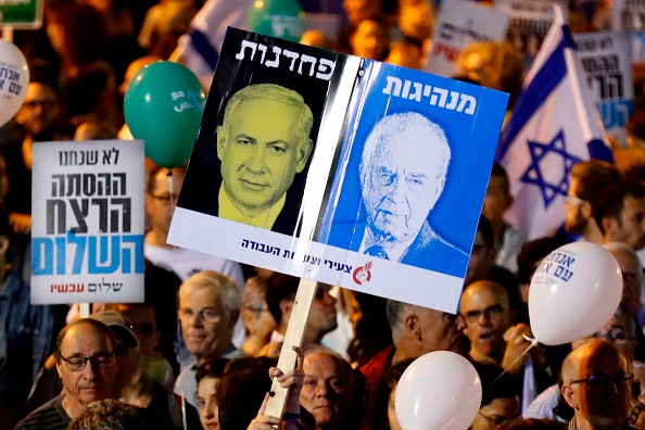 Rassemblement le 4 novembre 2017 à Tel-Aviv commémorant l'anniversaire de l'assassinat en 1995 de l'ancien Premier ministre israélien Yitzhak Rabin. (JACK GUEZ/AFP/Getty Images)