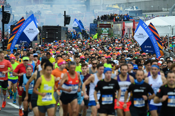 Les coureurs participent au Marathon TCS de New York 2017 à New York le 5 novembre 2017. Cinq jours après la pire attaque sur New York depuis le 11 septembre 2001, 50.000 coureurs sont prêts à participer au marathon de New York, sous haute sécurité. 
(JEWEL SAMAD / AFP / Getty Images)