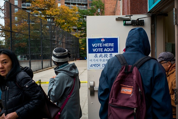 Élections du maire de New York le 7 novembre 2017. Même si l'on s'attend à ce que la participation soit faible, peu de gens doutent que l'italo-américain et démocrate progressiste retrouve ses fonctions pour quatre ans avant la fin de la soirée. 
(JEWEL SAMAD/AFP/Getty Images)