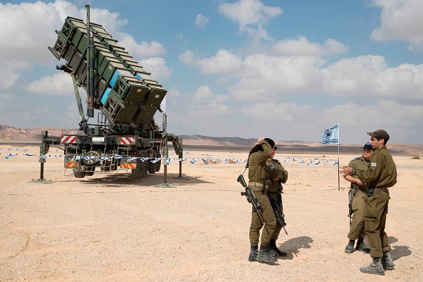 Un camion porte une rampe de lancement d'anti-missile Patriot.
 (JACK GUEZ/AFP/Getty Images)