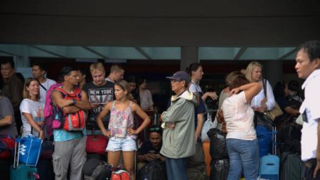 Bali : l’aéroport rouvre malgré la menace du volcan, les touristes peuvent rentrer chez eux