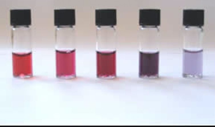 Solutions de couleurs différentes contenant des nanoparticules d'or. (Aleksandar Kondinski/Wikipedia/CC BY-SA)