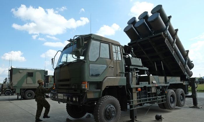 Un système japonais de défense antimissile monté sur camion au Camp Kita-Eniwa du Japon le 8 septembre 2017. (KAZUHIRO NOGI/AFP/Getty Images)