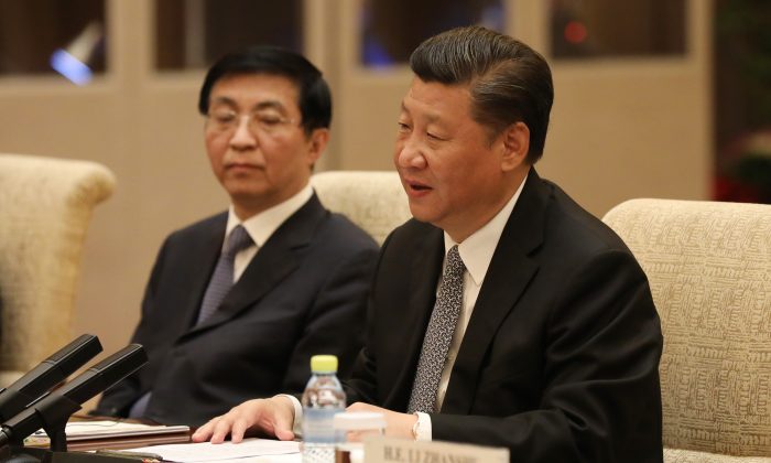 Le dirigeant chinois Xi Jinping lors de sa rencontre bilatérale avec le Premier ministre italien Paolo Gentiloni (non représenté sur la photo) tenue à Diaoyutai State Guesthouse à Pékin, le 16 mai 2017 (Photo by Wu Hong-Pool/Getty Images).