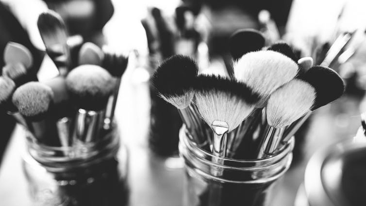 Maquillage. (Alysa Bajenaru/Unsplash)