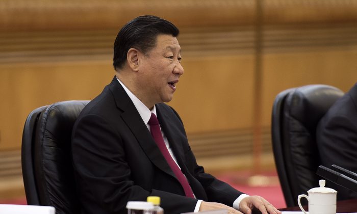 Le dirigeant chinois Xi Jinping lors d'une rencontre avec des représentants d'État de Gambie, au Grand palais du Peuple à Pékin, le 21 décembre 2017. (Nicolas Afouri-Pool/Getty Images)