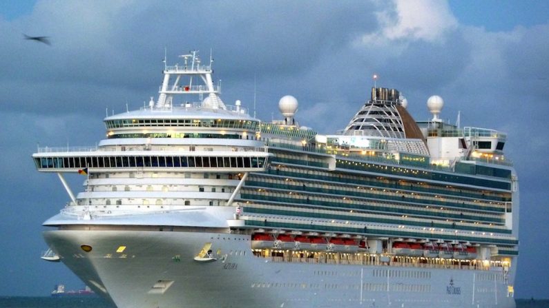 Le paquebot l'Azura, (289 mètres de long, jusqu'à 3.000 passagers). (Photo Google)