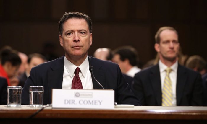 James Comey, ancien directeur du FBI, témoigne devant le comité sénatorial du renseignement dans le complexe Hart sur la colline du Capitole, à Washington, le 8 juin 2017 (Chip Somodevilla/Getty Images).