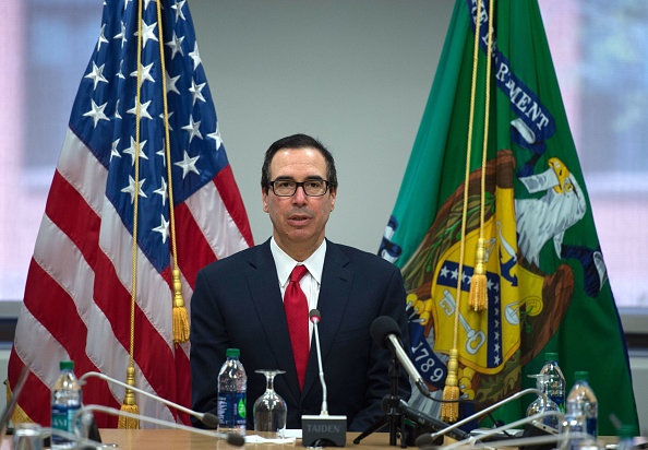 Le Secrétaire d’État au Trésor américain Steve Mnuchin lors d'une conférence de presse à Washington, DC le 21 avril 2018. (ANDREW CABALLERO-REYNOLDS/AFP/Getty Images)