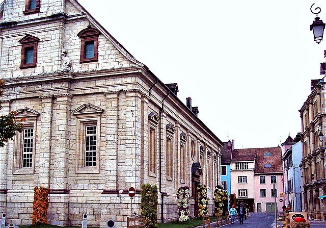 Le mennonitisme, se voit comme un précurseur de la modernité par son soutien à la séparation entre Eglise et Etat. Auteur 	Espirat