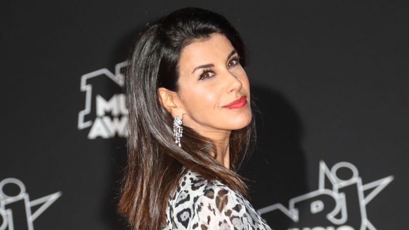 L'actrice et cinéaste française Reem Kherici pose à son arrivée pour assister aux 19èmes NRJ de la Musique Awards au Palais des Festivals, à Cannes. Photo VALERY HACHE / AFP / Getty Images