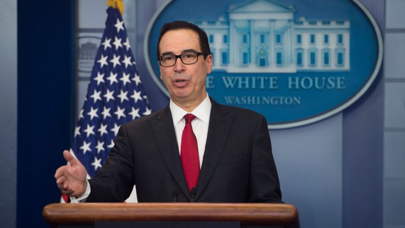 Le secrétaire américain au Trésor Steven Mnuchin s'est rendue à Pékin il y a deux semaines, puis un proche du président chinois, avait poursuivi cette semaine les tractations dans la capitale fédérale à quelques jours de la fin d'une période de consultations sur de nouvelles sanctions américaines sur les importations chinoises. Photo SAUL LOEB / AFP / Getty Images.