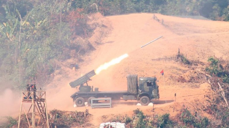 Les Houthis du Yémen ont revendiqué ce tir de missile en direction de la ville saoudienne de Jazane. Photo par Stephen Jaffe / Getty Images