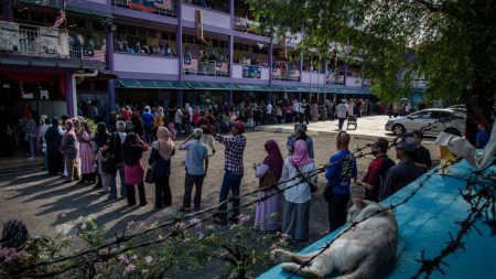 Malaisie : Mahathir Mohamad confiant dans une victoire aux législatives