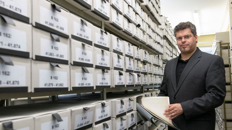 La salle des archives de l'institution le 19 avril 2018 à Ludwigsburg, dans le sud-ouest de l'Allemagne. Une petite équipe d'enquêteurs suit les derniers auteurs de crimes nazis survivants. . Photo THOMAS KIENZLE / AFP / Getty Images.