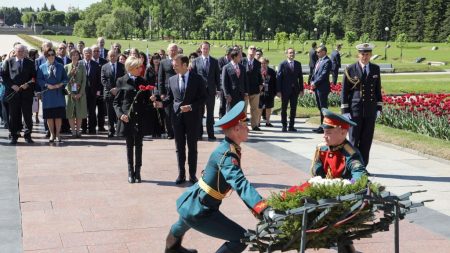 Macron rencontre des défenseurs des droits de l’Homme russes