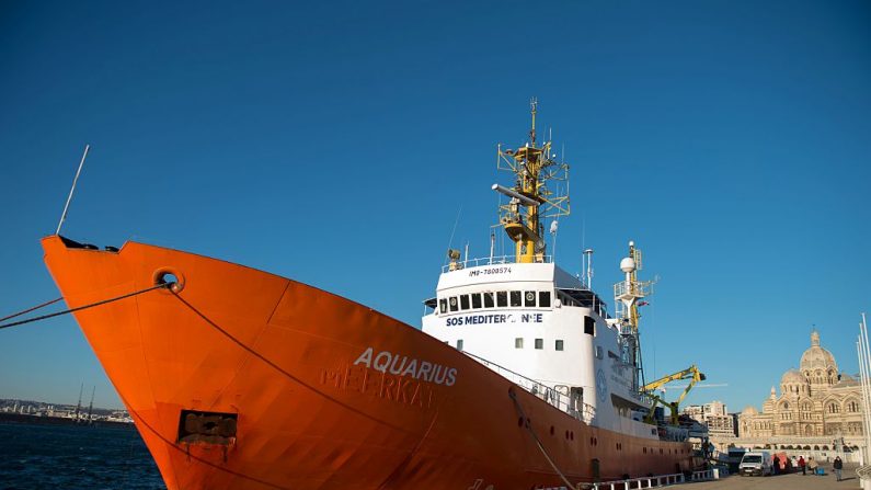  La France a proposé d'accueillir une partie des migrants de l'Aquarius, avait annoncé samedi le gouvernement espagnol. BERTRAND LANGLOIS / AFP / Getty Images. 