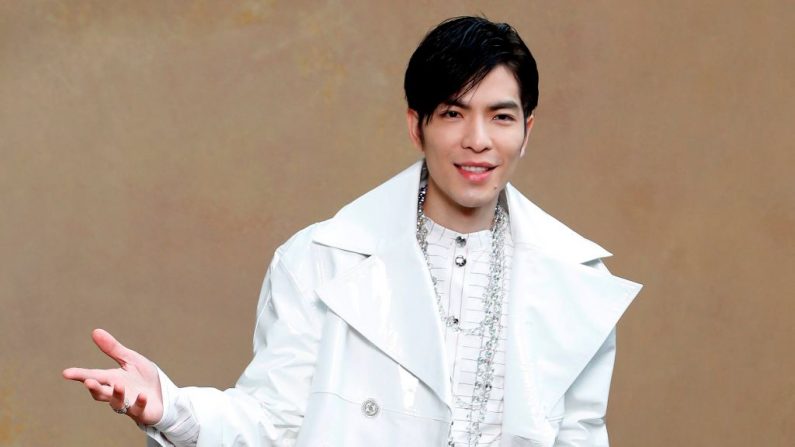 Le chanteur taïwanais Jam Hsiao pose pour un photo-call avant le défilé automne-hiver 2018/2019 de Chanel le 6 mars 2018 à Paris. Photo FRANCOIS GUILLOT / AFP / Getty Images.