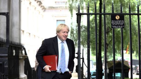 Boris Johnson prévient contre un risque d' »effondrement » du  Brexit