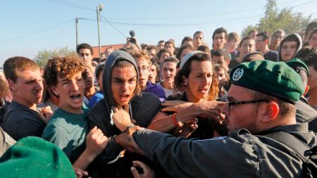 Heurts entre colons et policiers israéliens lors de l’évacuation d’une colonie « sauvage »