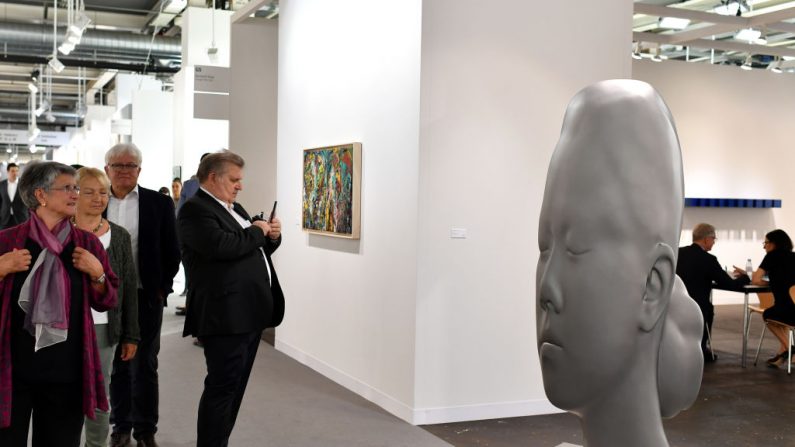 Art Basel est l'une des foires d'art les plus prestigieuses au monde présentant le travail de plus de 4000 artistes sélectionnés par 300 galeries d'art de premier plan. Photo Harold Cunningham / Getty Images.