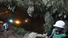 Enfants coincés dans une grotte en Thaïlande: la pluie freine les recherches