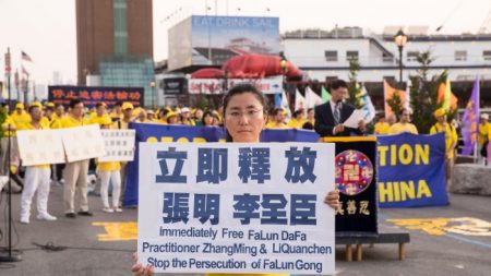 Une pratiquante de Falun Gong exhorte la communauté internationale à agir pour secourir son père détenu en Chine