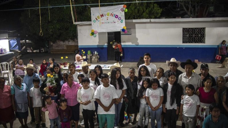 Vue d'un groupe de 18 enfants mexicains nés aux États-Unis, lors d'une réunion de famille dans la patrie de leurs parents, organisée par une ONG mexicaine, à Teopantlan, Mexique, le 18 juillet 2018. Photo PEDRO PARDO / AFP / Getty Images.