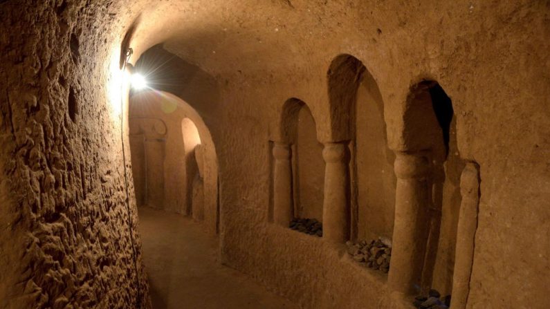  Le 27 juin 2018 cette photo montre un tunnel faisant partie d'un réseau de grottes souterraines et de tunnels connus sous le nom de « sous-sol divin de Maître Levon » dans le village d'Arinj. Photo KAREN MINASYAN / AFP / Getty Images.