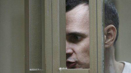 Le cinéaste ukrainien Sentsov, emprisonné en Russie, a perdu 15 kg (famille)