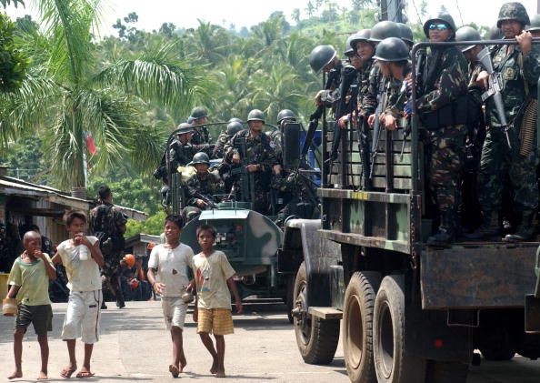 La mission des combattants consistera à développer à grande échelle pour compléter l'infrastructure vitale de l'île, l'offensive massive de l'armée contre Abu Sayyaf, le groupe accusé des pires attaques terroristes du pays, y compris des attentats à la bombe. Photo THERENCE KOH / AFP / Getty Images.