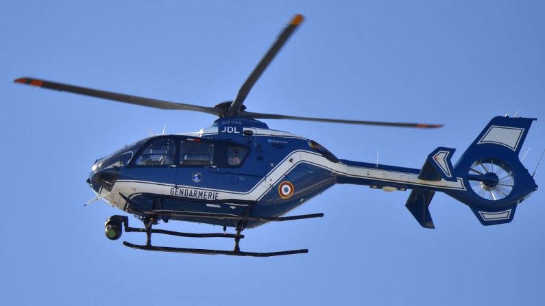 Un hélicoptère de la gendarmerie française. (Photo LOIC VENANCE / AFP / Getty Images).