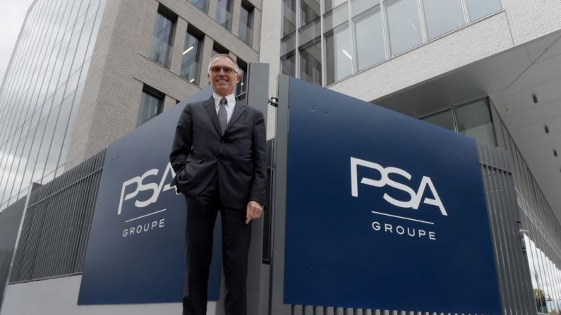 Carlos Tavares, président du directoire du constructeur automobile français PSA Peugeot Citroën, pose avant l'inauguration du nouveau siège de PSA Peugeot Citroën à Rueil-Malmaison, près de Paris. Photo  ERIC PIERMONT/AFP/Getty Images.